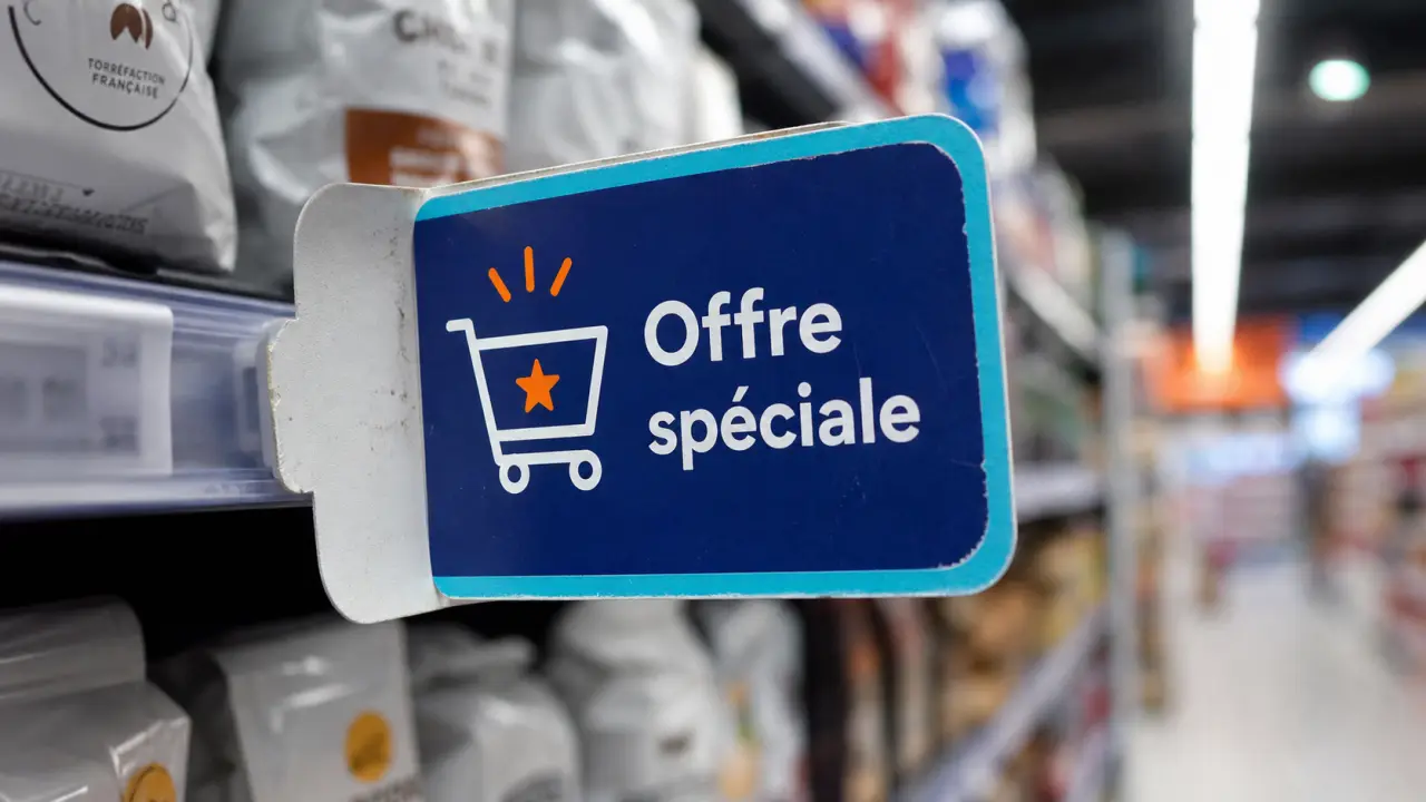 Stop rayon PLV avec offre spéciale pour attirer l’œil sans saturer le linéaire