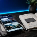 Visibilité instagram sans publication quotidienne, smartphone Instagram sur bureau